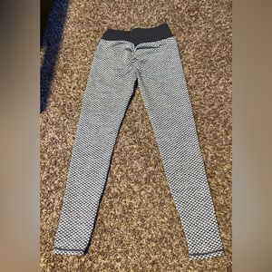 booty scrunch leggings